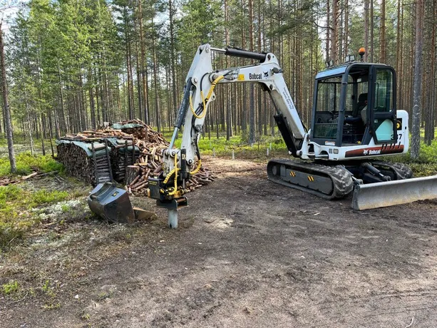 Rakentaminen, teollisuusrakentaminen, kalustovuokraus kaivinkone